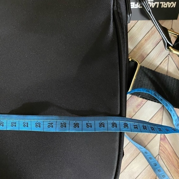 NWT Perfect travel bag or everyday bag! Great quality. - Picture 10 of 10